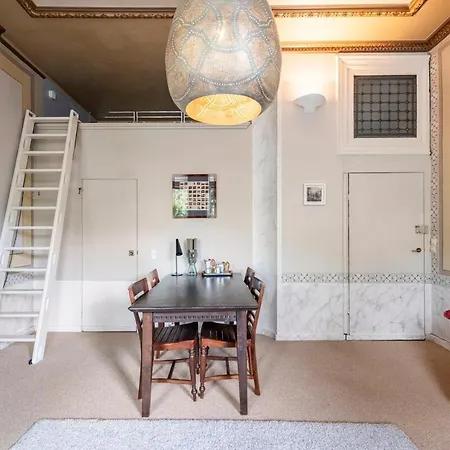 Beautiful & Well-located Canal Apartman