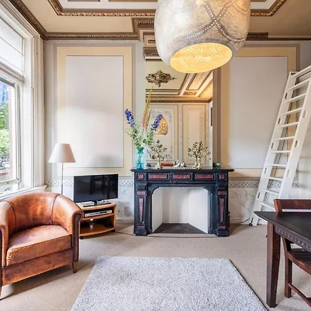 Beautiful & Well-located Canal Apartman *